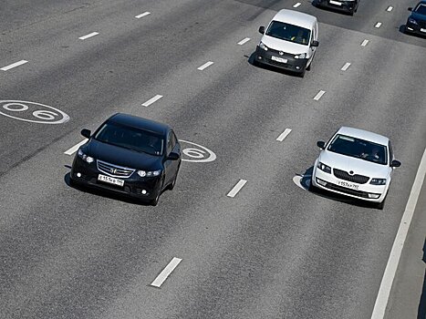 Автомобилистам рекомендовали соблюдать скоростной режим из-за снегопада в Москве