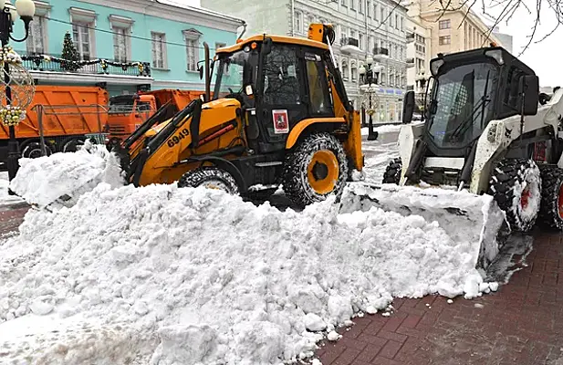 Более 10 тыс. единиц техники убирали Москву в новогоднюю ночь