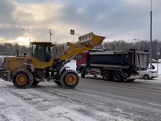 К дежурству в Москве приступили 1,5 тысяч аварийных бригад из-за снегопада