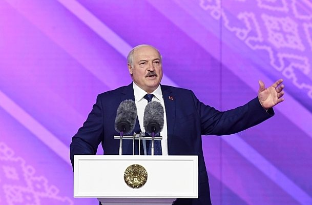 Лукашенко поручил поделиться яйцами с Россией