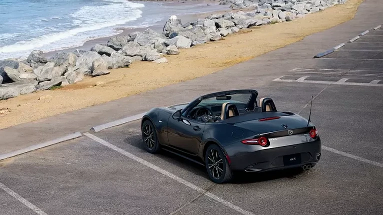 Mazda MX-5 Miata получила новую оптику, мультимедиа и подорожала в США3