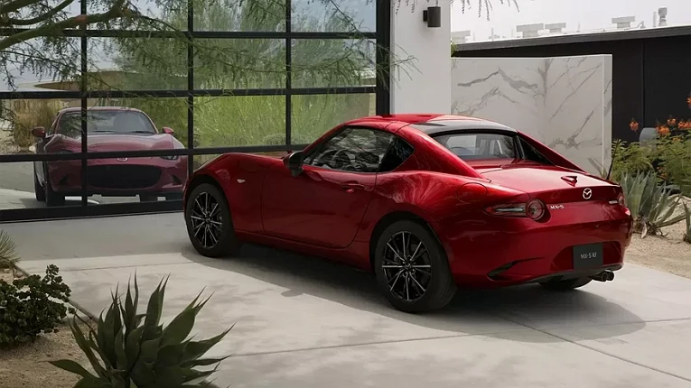 Mazda MX-5 Miata получила новую оптику, мультимедиа и подорожала в США2