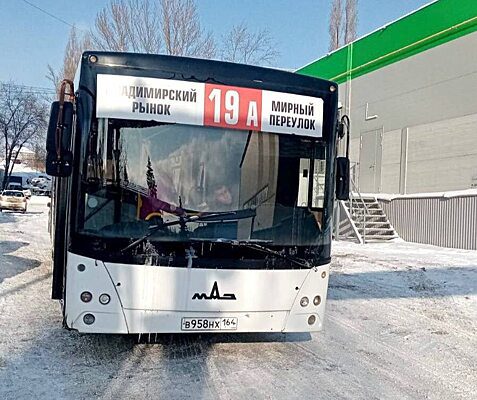 Минтранс потребовал от перевозчиков десяти саратовских маршрутов увеличить количество выпускаемых на линию автобусов