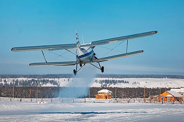 На Чукотке выжившим после жесткой посадки Ан-2 оказали медпмощь