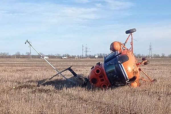 На Ставрополье вертолет Ми-2 совершил экстренную посадку в поле