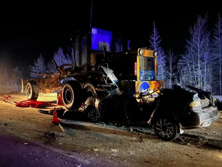 На «трассе смерти» в ЯНАО в ночном ДТП погибли люди. Фото1