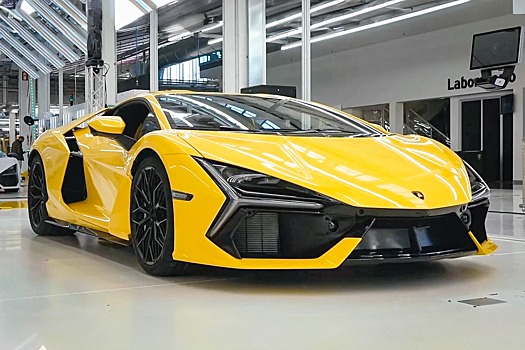 Новейший супергибрид Lamborghini Revuelto можно заказать в России: известна цена