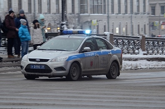 Первокурснику Охтинского колледжа проломили голову за футболку с надписью на иностранном языке