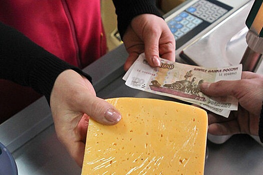 Петербуржец украл 26 пачек сыра и банку красной икры из продуктового