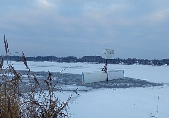 Под Тверью самолет совершил жесткую посадку на лед Волги