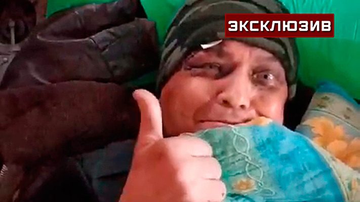 «Помашите рукой, если все хорошо»: появилось видео транспортировки санавиацией экипажа упавшего Ан-2