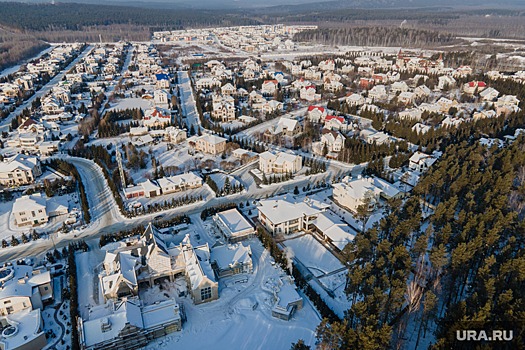 Поселок, где живет мэр Екатеринбурга и миллиардеры, мучается из-за воды