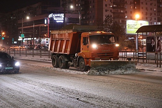 После мощного снегопада на расчистку улиц Краснодара вышли 39 машин