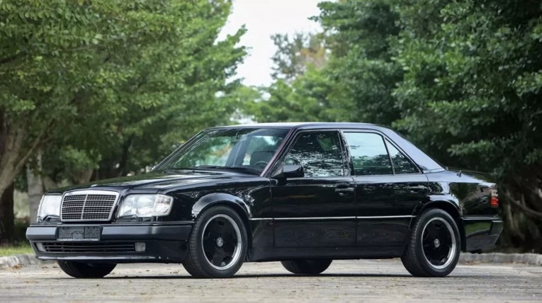 Сразу пару редких Mercedes-Benz W124 с тюнингом от AMG выставили на аукцион4