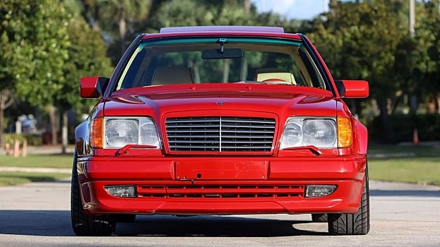 Сразу пару редких Mercedes-Benz W124 с тюнингом от AMG выставили на аукцион