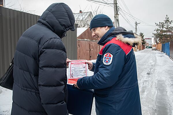 Столичные спасатели и пожарные рассказали, как провести новогодние праздники безопасно