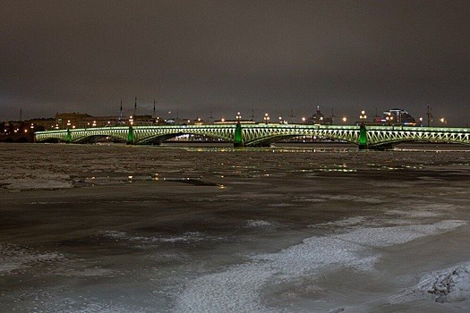 Троицкий мост в Петербурге подсветят в цвета ленты Ленинградской Победы