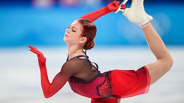 Трусова и Самоделкина показали фото в купальниках с отдыха в Дубае