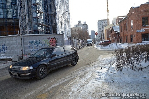 Улицу Гоголя в Екатеринбурге сузили до одной полосы