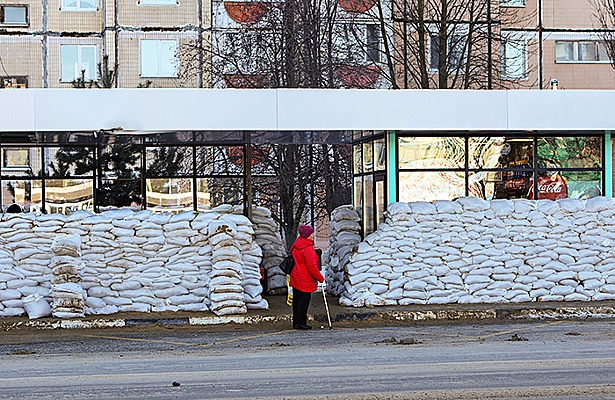 В Белгороде установили защитные бетонные конструкции и укрепили остановки транспорта