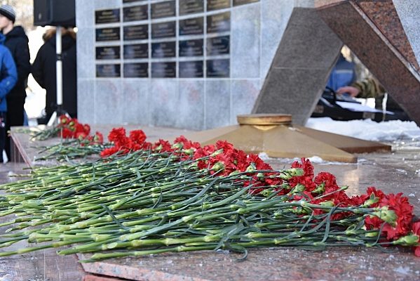 В День неизвестного солдата кадеты миллеровского казачьего техникума почтили память погибших воинов