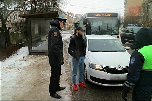 В Калининградской области 5 бывших мигрантов-таксистов поставили на воинский учёт