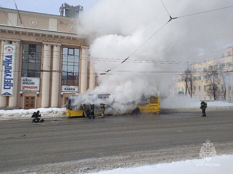 В МЧС озвучили предварительную причину пожара в пассажирском автобусе на улице Горького в Ижевске