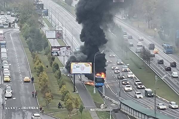 В Москве загорелся автобус