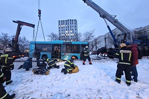 Задержан водитель, сбивший людей на тротуаре в Петербурге