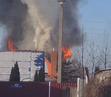 В пригороде Калуги сгорел жилой дом