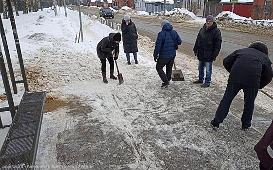 В Рязани на субботник по уборке снега пришли 196 жителей