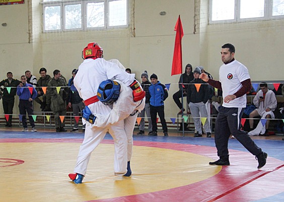 В Ростове-на-Дону стартовал чемпионат ЮВО  по армейскому рукопашному бою