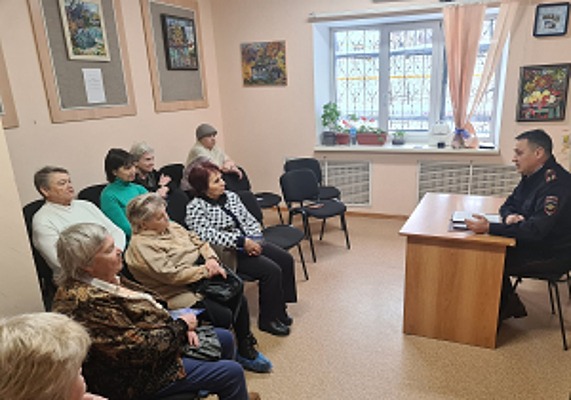 В Самарской области сотрудниками полиции проводятся профилактические встречи с пенсионерами