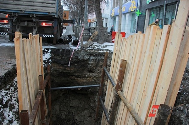 В Тюмени многоквартирные дома и детский сад остались без воды из-за коммунальной аварии