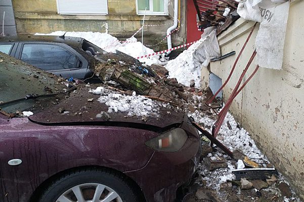 В Воронеже два балкона рухнули под тяжестью снега