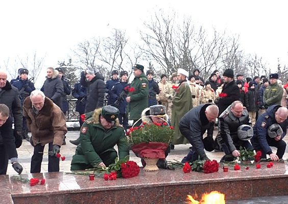 Военнослужащие ЦВО приняли участие в возложении цветов неизвестному солдату в Ульяновске