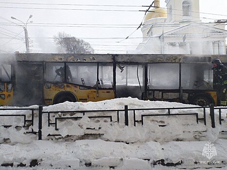 Загоревшийся в Ижевске автобус ехал на техосмотр