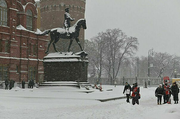 Жителей центра европейской части России предупредили о метели и порывистом ветре