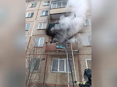 Балкон загорелся в многоквартирном доме на КСК