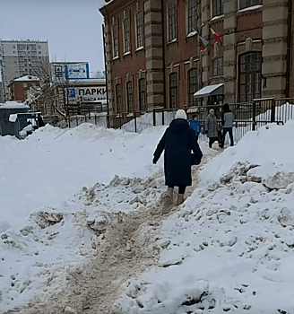 Глава Ижевска обязал дорожников максимально быстро расчистить три пешеходных перехода