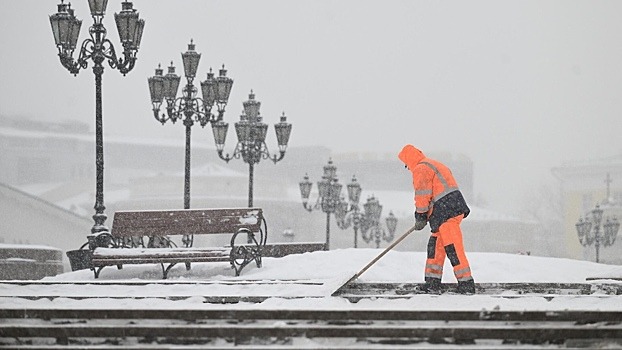 Городские службы Москвы работают в усиленном режиме из-за снегопада