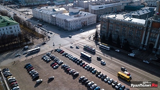 Из центра Екатеринбурга уберут скандальное наследие Ройзмана*