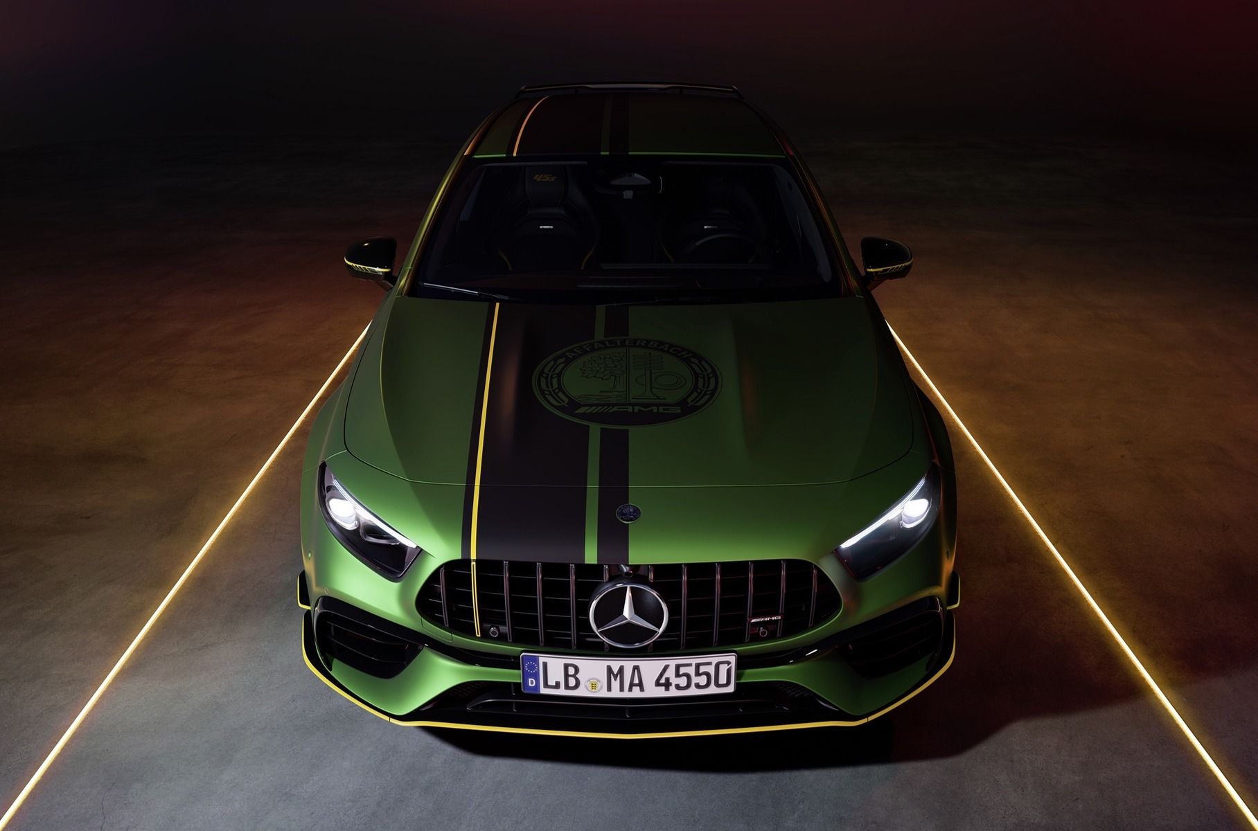 Компактную модель «Мерседеса» впервые окрасили в цвет Mercedes-AMG GT R1