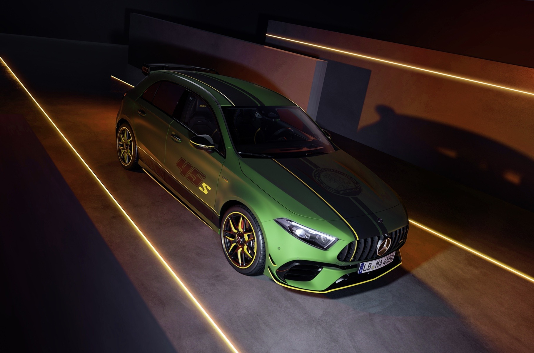 Компактную модель «Мерседеса» впервые окрасили в цвет Mercedes-AMG GT R2