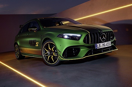 Компактную модель «Мерседеса» впервые окрасили в цвет Mercedes-AMG GT R