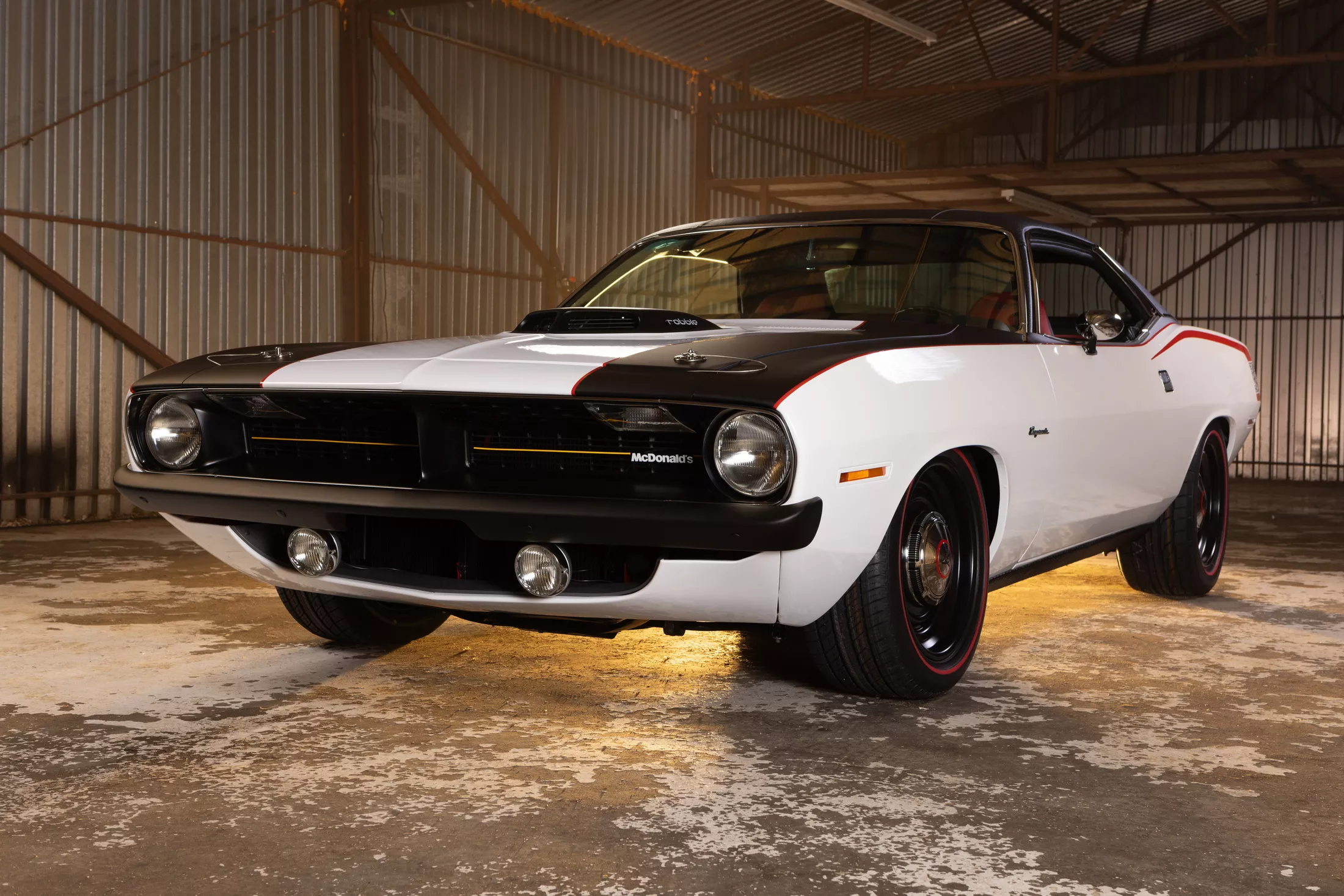 Культовый Plymouth Barracuda превратили в «Бургеромобиль»1