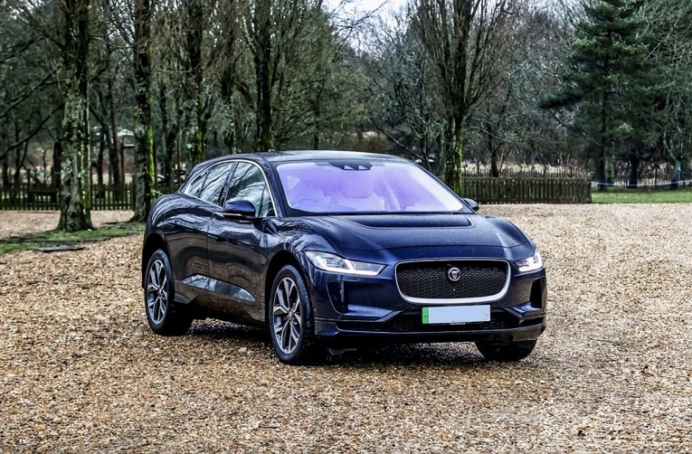 Лот дня: на продажу выставлен Jaguar I-Pace короля Чарльза III1