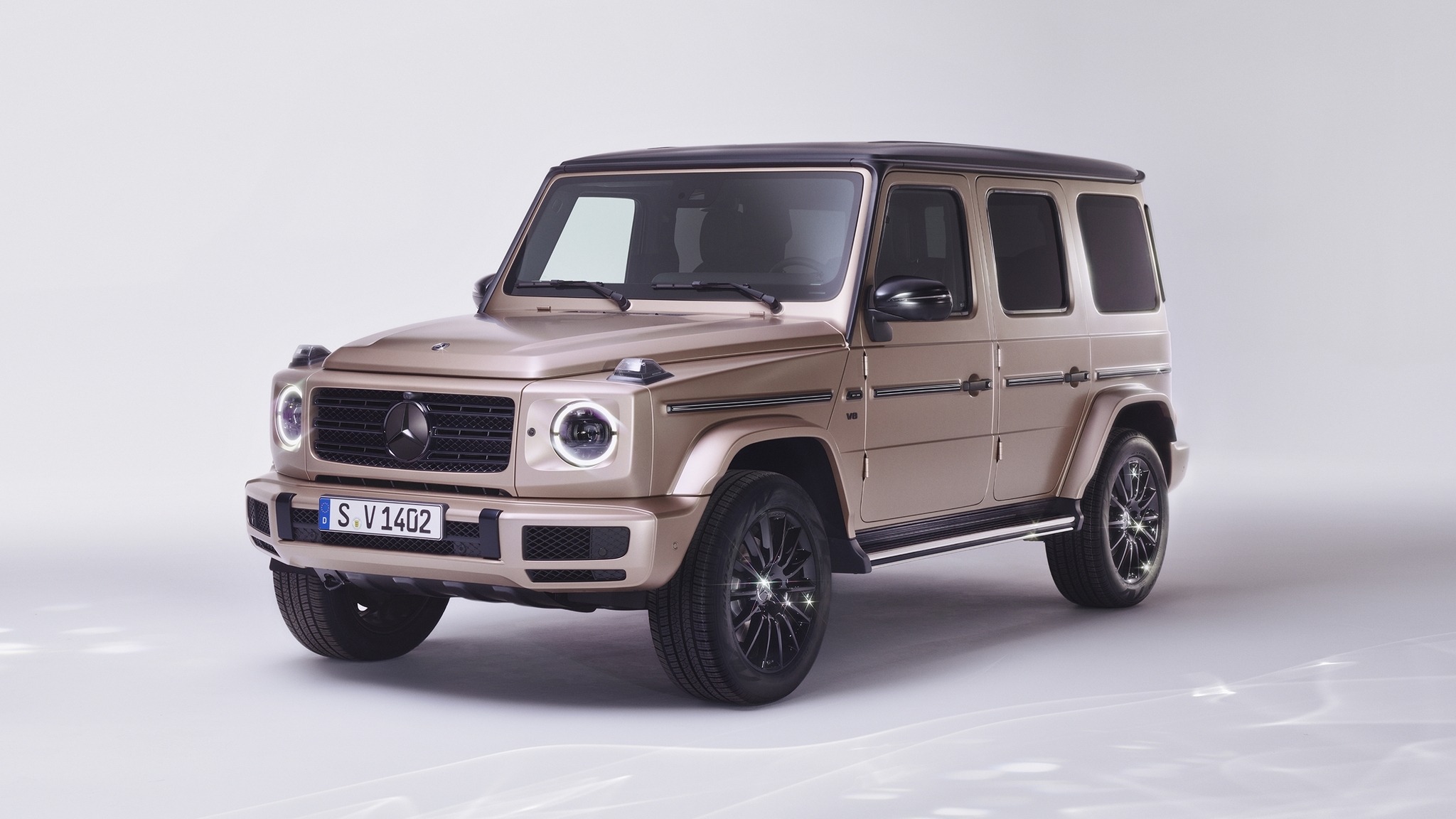 Mercedes-Benz украсил розовый G-Class настоящими бриллиантами1