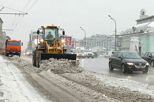 Москвичам спрогнозировали потепление и мокрые осадки в выходные