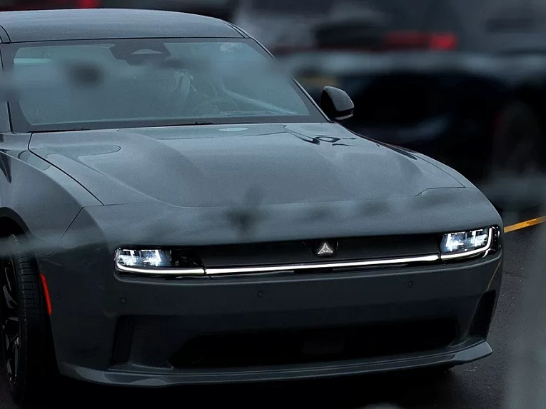 Новый Dodge Charger показался на тизере, хотя его внешность уже не секрет3